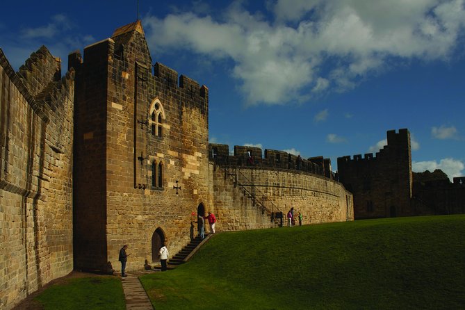 5-Day York, Lake District & Hadrian's Wall Tour from Edinburgh - Getting started in Edinburgh: coach comfort, timing, and luggage
