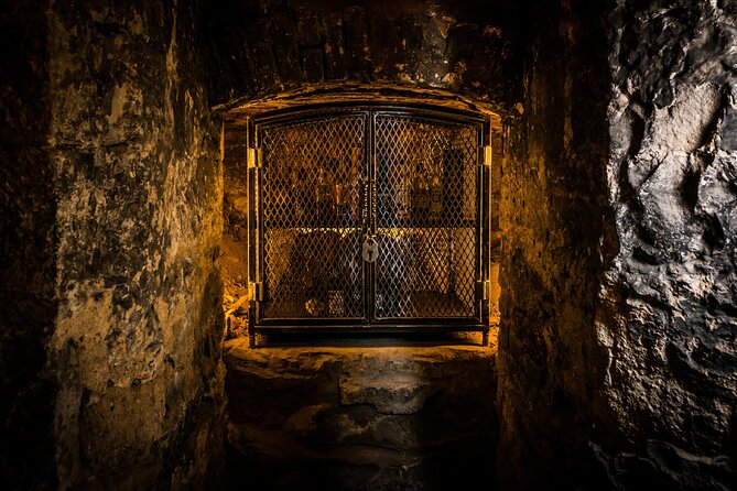 90min Underground Whisky Tasting in Edinburgh's Old Town - The Lost Close experience: underground atmosphere and a choice of tasting levels