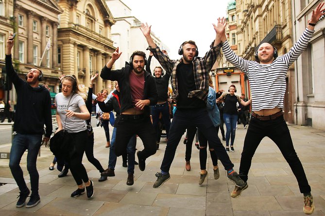 A Silent Disco Adventure in Glasgow - Rain, crowds, and the reality of dancing in public