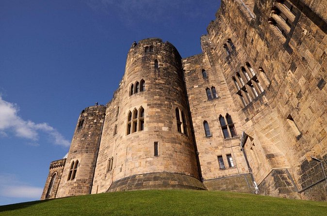 Alnwick Castle and Rosslyn Chapel Day Tour from Edinburgh - Alnwick Castle: Where Lunch and Harry Potter Fun Meet