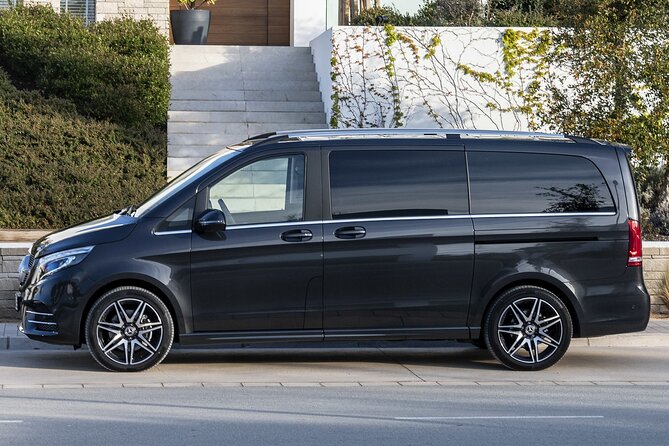 Arrival Transfer: Airport EDI to Edinburgh by Luxury Van - Meet-and-Greet at Turnhouse: How You Find Your Driver