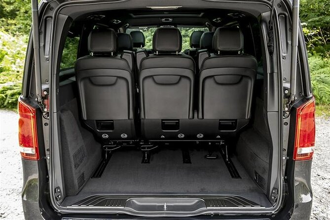 Arrival Transfer Edinburgh Airport EDI to Edinburgh by Minivan - How the meet-and-greet works at the Arrival Hall