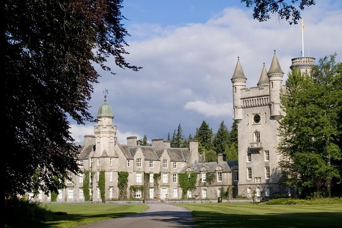 Balmoral Castle Tour From Inverness - Royal Lochnagar Distillery: the perfect short whisky finish