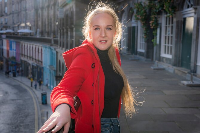Best Edinburgh Photoshoot Experience - Meeting on the Royal Mile by St Giles: where the session starts and why it matters