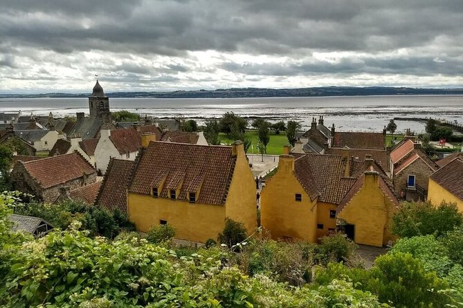 Castles and Outlander Day Tour From Glasgow - The guide, the vehicle, and why the group size matters