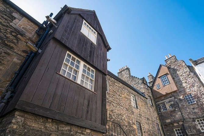 Curious Tales of the Royal Mile - Private Walking Tour - The Edinburgh stop: pets, politics, and the weird rules behind daily life