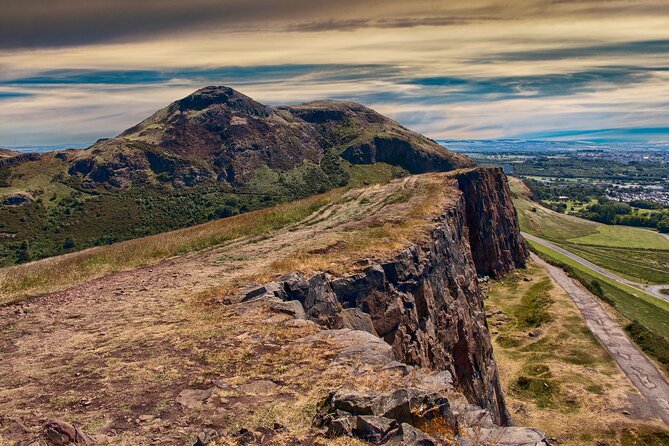 Edinburgh: Arthur's Seat Hike with Local Guide - The climb, the views, and why pacing matters on this hill