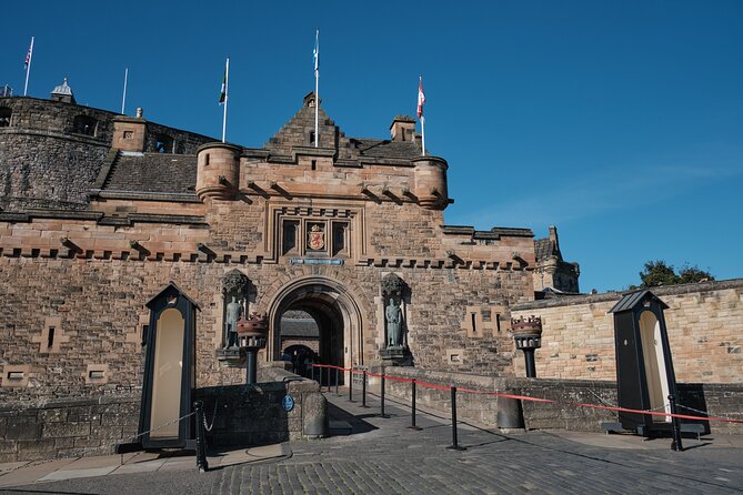 Edinburgh Castle Guided Walking Tour & Holyrood Palace Ticket - Key things to know before you go