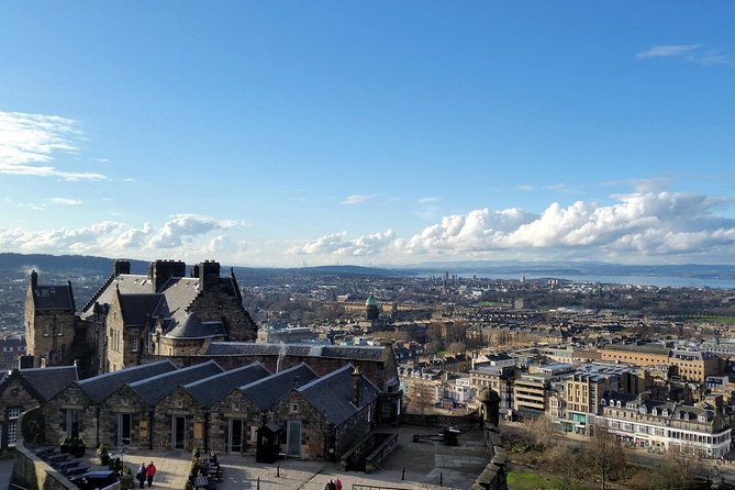 Edinburgh Castle Guided Walking Tour in English - Walking the Royal Mile to the Castle: The Part You Might Underestimate