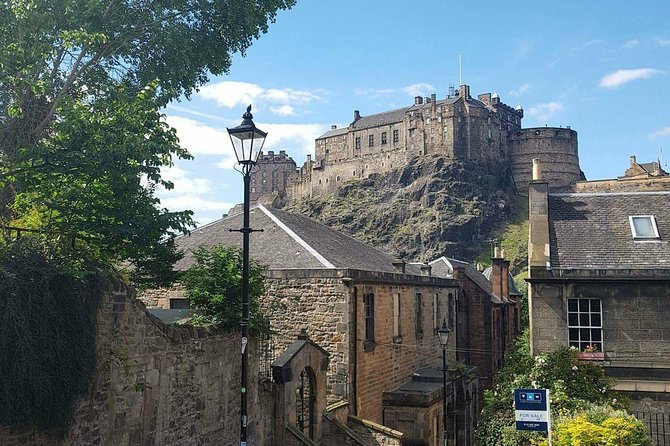 Edinburgh Castle Guided Walking Tour in English - Meeting Point and Getting There: Start Smart at 192 High Street