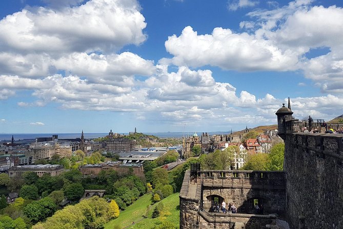 Edinburgh Castle Guided Walking Tour in English - Your Time With the Guide, Then Freedom to Wander