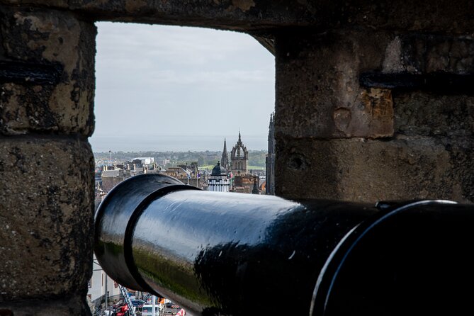 Edinburgh Castle: Guided Walking Tour with Entry Ticket - Meeting Point and Walking In: Plan for Crowds