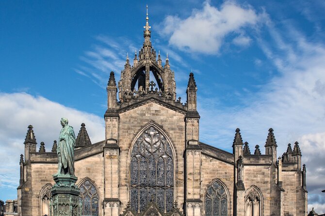 Edinburgh Castle & Old Town Small Group Guided Tour - Starting at David Hume Statue, then getting your bearings fast