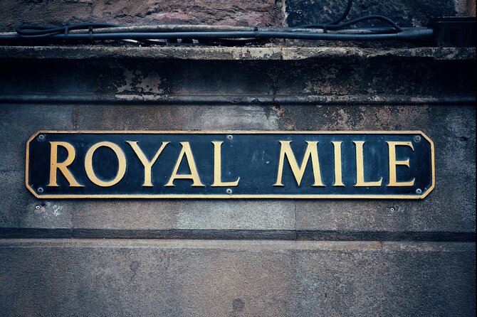 Edinburgh Castle & Old Town Small Group Guided Tour - Old Town’s darker moments, then a switch to street-level beauty