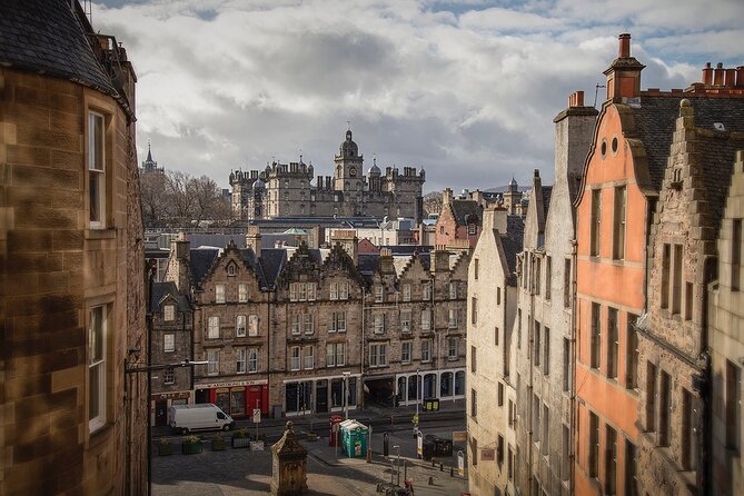 Edinburgh Castle & Royal Mile Walking Tour - Ticket Included - Royal Mile orientation on foot, not on autopilot