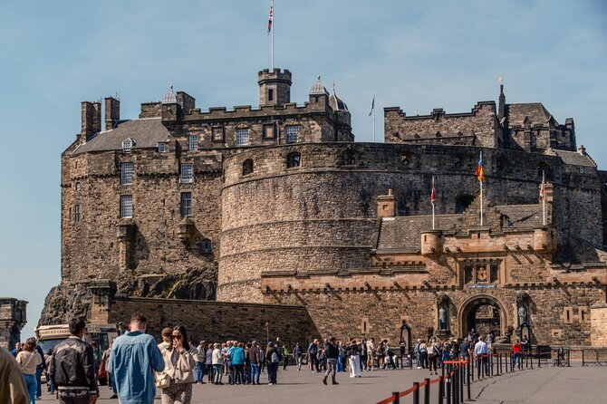 Edinburgh Castle Tickets & Tour - Local Scottish Guide In a Kilt - Meeting on High Street: Your Tour Starts in the Right Place