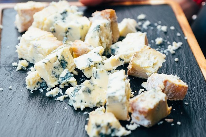 Edinburgh Cheese Crawl : Guided Food Tour - Prosecco, sample size, and how to get the most value at $48.52
