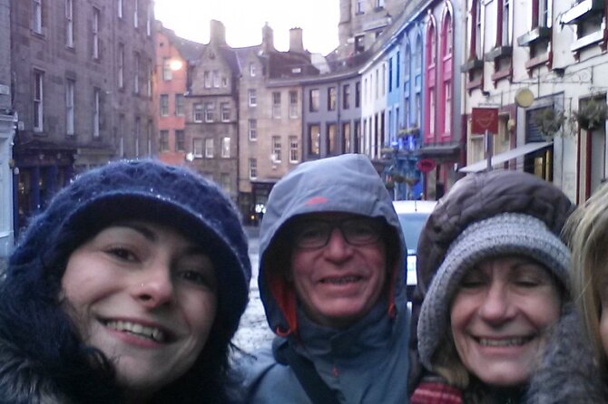 Edinburgh Christmas Tour, Highlights & Hidden Gems with a Local - Edinburgh Christmas Market: Gifts, Tastes, and How to Spend Wisely