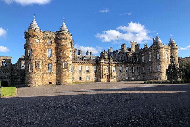 Edinburgh Experience By Car - The Start: Edinburgh Castle Exterior and Greyfriars Bobby’s Unconditional Love