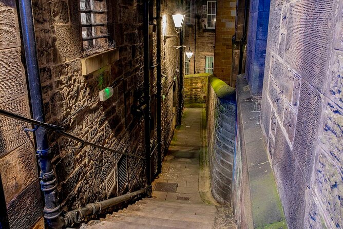 Edinburgh Ghost Tour: Mysteries, Legends and Murders - At a glance: what kind of night tour this really is