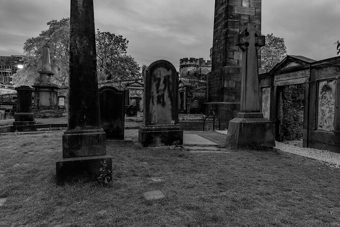 Edinburgh Ghost Tour: Mysteries, Legends and Murders - Meeting at 351 High St, then walking the Royal Mile end of the story