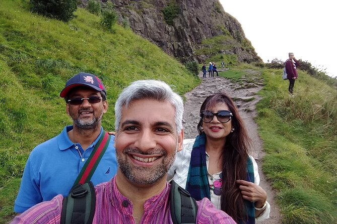 Edinburgh Highlights & Hidden Gems: Private Tour with a Local - Old Town streets, pub whisky sampling, and stories in the lanes