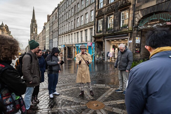 Edinburgh Historical Gems Tour with Whisky & Local Flavours - The tasting stop: tablet, haggis, and a dram of whisky