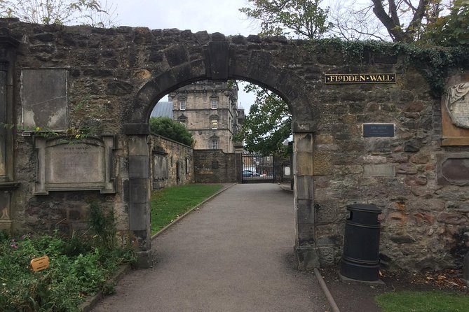 Edinburgh: History Lovers Old Town Walking Tour - Royal Mile Views and 1400s Streets That Actually Mean Something