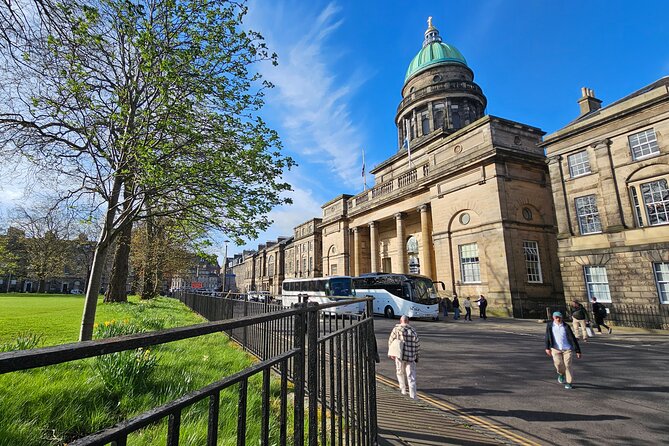 Edinburgh History Private Walking Tour - St Bernard’s Well: a short pause that’s worth it
