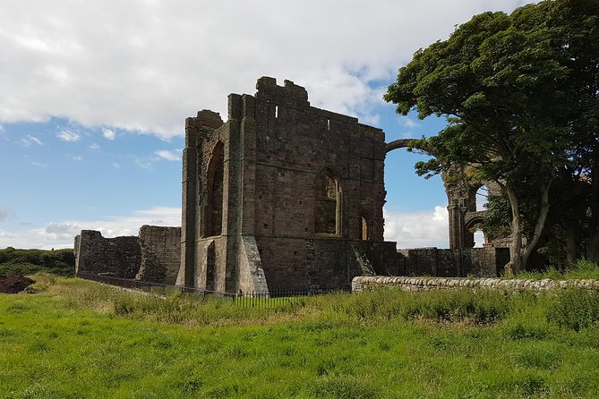 Edinburgh: Holy Island, Alnwick Castle & Kingdom of Northumbria - Alnwick Castle: More Than a Movie Castle, With Time to Actually Explore