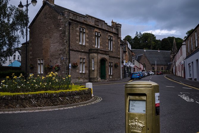 Edinburgh: Loch Lomond, The Highlands & Hairy Coo's (Small-Group) - Luss and the Loch Lomond and The Trossachs National Park Feeling