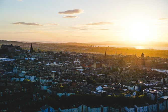Edinburgh Night Tour with a Local Guide: Private & 100% Personalized - Old Town Nightlife Streets, and a Neighborhood Chosen to Fit You