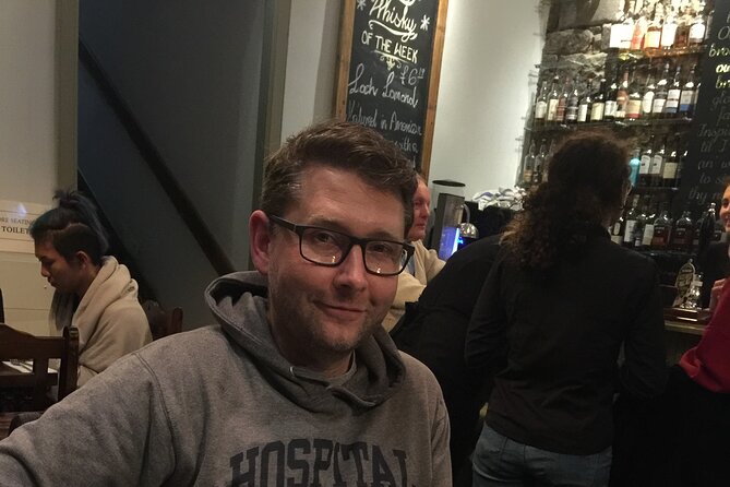 Edinburgh Night Tour with a Local Guide: Private & 100% Personalized - Cowgate Pub Crawl Style, or Live Music for a Different Mood