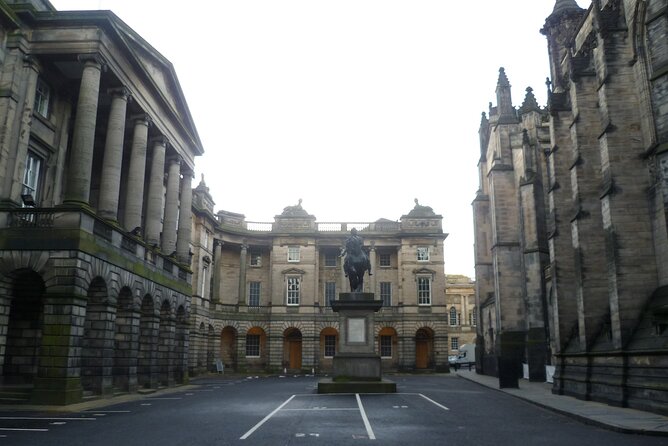 Edinburgh Old Town Private Self-Guided Tour - St Giles’ Cathedral and the cobblestone myth-versus-reality moment