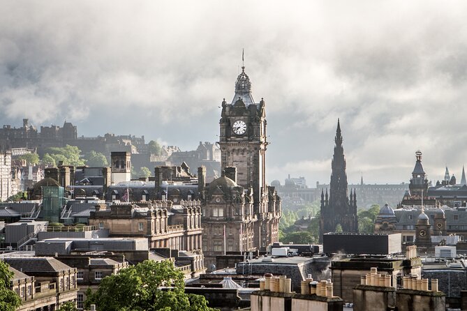 Edinburgh: Old Town's Highlights Walking Tour - Royal Mile Start at 130 High Street (EH1 1QS)