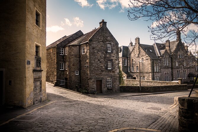 Edinburgh: Old Town's Highlights Walking Tour - The Guide Style You Can Expect: Humor, Culture, and Stories