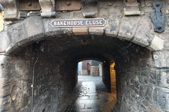 Edinburgh Outlander Self-Guided Private Tour - Heart of Midlothian to Parliament Square, where the story keeps moving