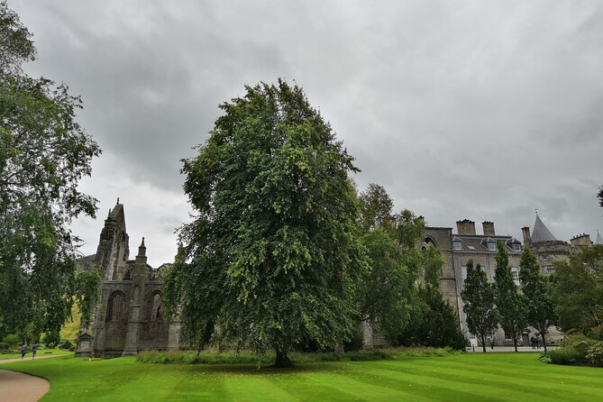 Edinburgh Outlander Self-Guided Private Tour - Netherbow Port, Flodden Wall hints, and the old city gate feel