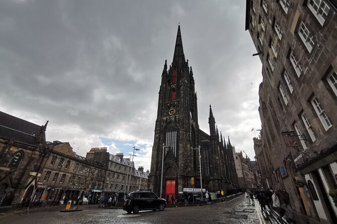 Edinburgh Outlander Self-Guided Private Tour - From Lawnmarket to the Scottish Writers Museum, start strong