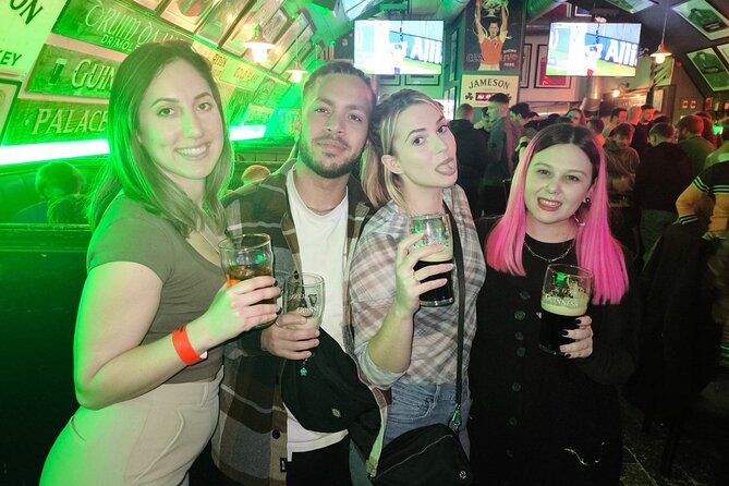 Edinburgh Pub Crawl Free Shots and VIP Entry - Why this Edinburgh pub crawl feels like a night out with a crew