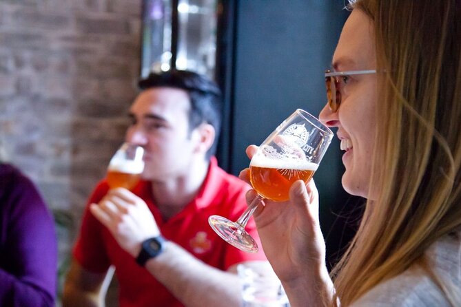 Edinburgh: Pubs & History Walking Tour with Beer Tasting - Canongate’s Charmed Circle: Breweries, Cask Ale Pubs, and Real-World Beer Lore