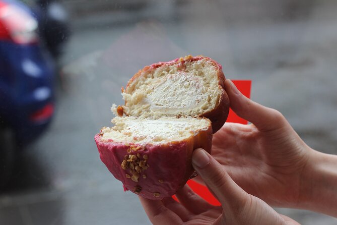 Edinburgh’s Donut & Pastry Experience with Underground Donut Tour - Stop 3, The Royal Mile: the big link between Castle and Holyrood