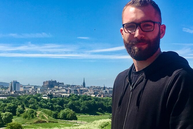 Edinburgh's Landscapes Tours with a Local Guide: Private & Personalized - Dunbar’s Close and community gardens in the middle of it all