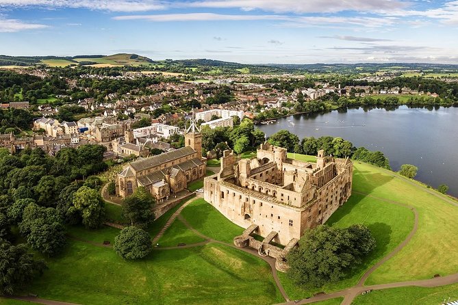 Edinburgh: The Outlander, Palaces & Jacobites Tour - Linlithgow Palace and Wentworth Prison territory