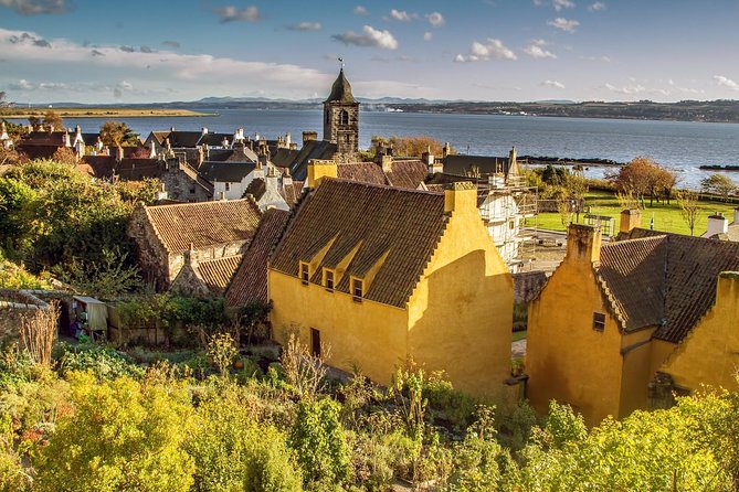 Edinburgh: The Outlander, Palaces & Jacobites Tour - Culross: where Claire’s herb garden and Cranesmuir come alive