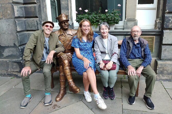 Edinburgh: The People's Story - Private Walking Tour - Edinburgh Old Town: getting oriented with kings, activists, and even bears