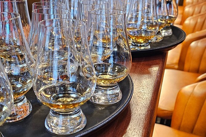 Edinburgh Whisky Tasting and History on the Royal Mile - Inside the Cellar, It Feels More Like a Lesson Than a Bar Crawl