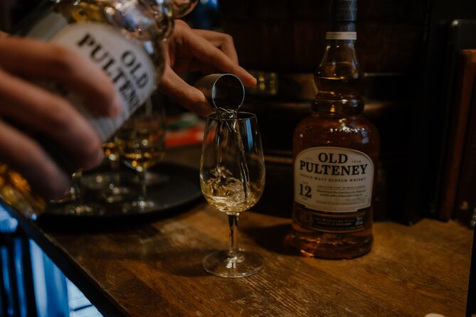 Edinburgh: Whisky Tasting with Storytelling in a Historic Pub - Speyside sweetness to Islands smoke: what you can learn from the four drams