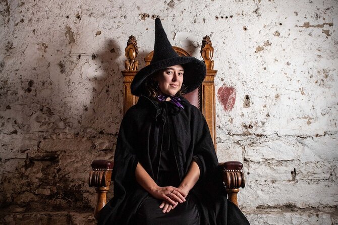 Edinburgh: Witches & Haunted History Walking Tour - Lady Stairs House: A Courtyard Stop With Gruesome History and Literary Echoes