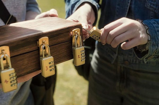 Escape Old Edinburgh with a Thrilling Outdoor Puzzle Trail - Your clue toolkit: satchel items, street info, and phone internet